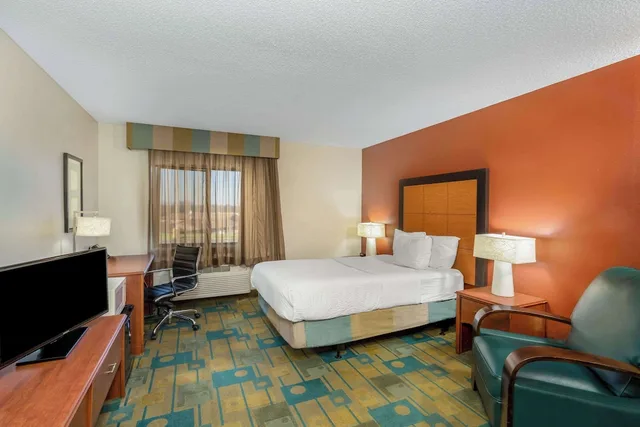 غرفة بسرير مزدوج لذوي الإعاقة، Baymont by Wyndham Meridian 2/5