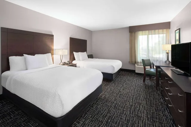 غرفة ديلوكس بسريرين مزدوجين، La Quinta Inn Sheboygan 3/6