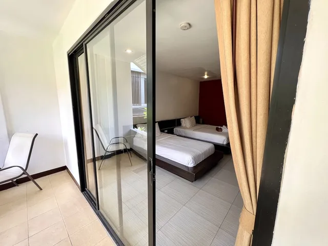 غرفة غراند ديلوكس بسرير كوين وسرير فردي بشرفة، Hotel La Villa Khon Kaen 3/4