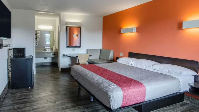 شقة بسرير كينج، Motel6 Staunton, VA 1/4