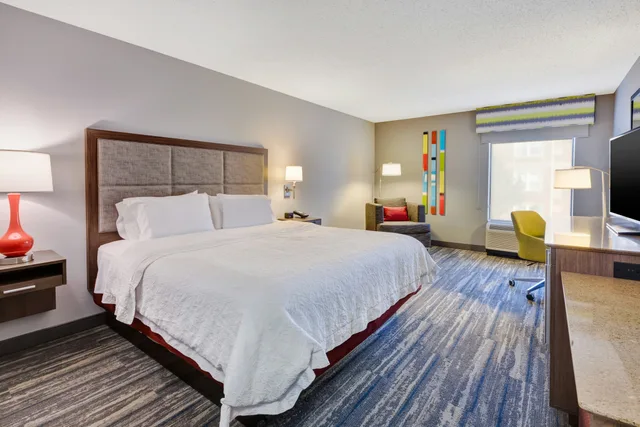 غرفة بسرير كينج، Hampton Inn Cincinnati Airport North 1/3