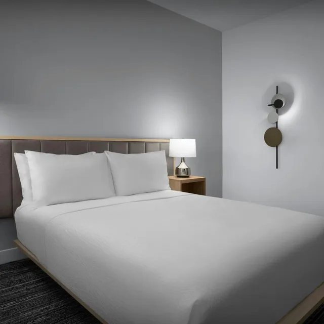 جناح بسرير كوين بغرفة نوم واحدة مع أريكة، TownePlace Suites by Marriott Fort Myers Gulf Coast 1/6
