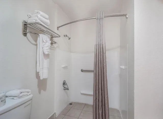 غرفة بسرير كينج بمطبخ، Motel6 Corpus Christi, TX - North 8/9