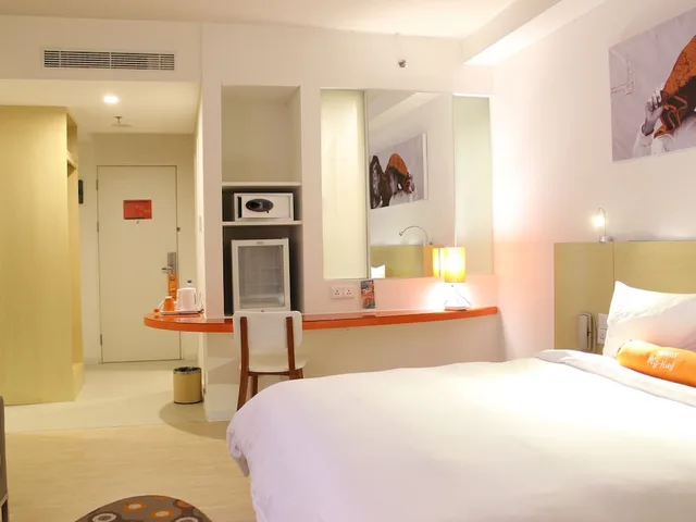 Harris, Unique, Double Bed، Harris Hotel Pontianak 2/10