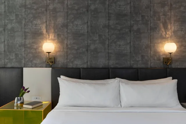 غرفة بسرير كينج في طابق مرتفع، Renaissance New York Times Square Hotel 6/10
