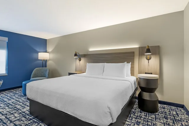 غرفة قياسية بسرير كينج، Best Western Plus Omaha Airport Inn 5/9