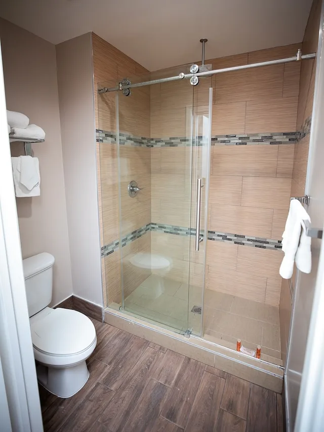 جناح فاخر بسرير كينج بحوض جاكوزي، Diamond Bell Inn And Suites 8/10