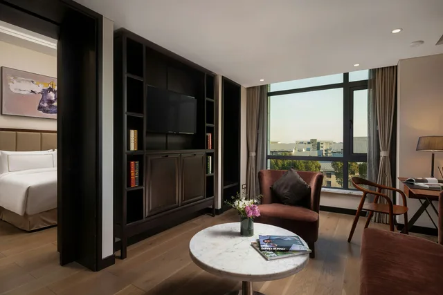 جناح بريميوم بسرير كينج، DoubleTree by Hilton Shanghai Hongqiao 2/2