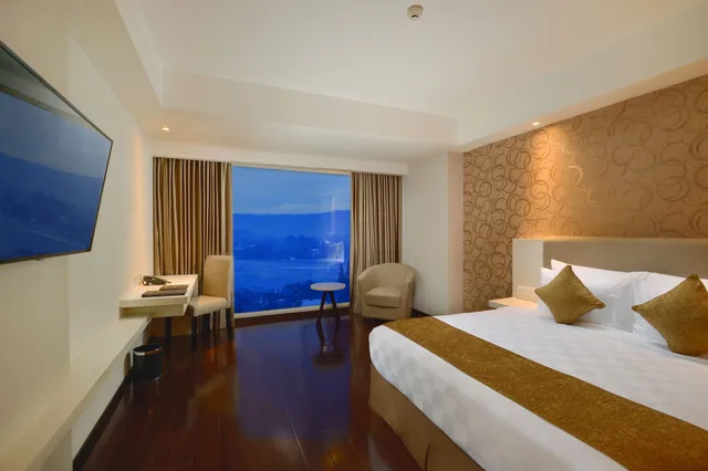 غرفة ديلوكس بسرير مزدوج، Platinum Adisucipto Hotel Conference 2/4