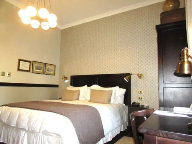 غرفة كلاسيكية بسرير كوين، Hotel Boutique Castillo Rojo 5/8