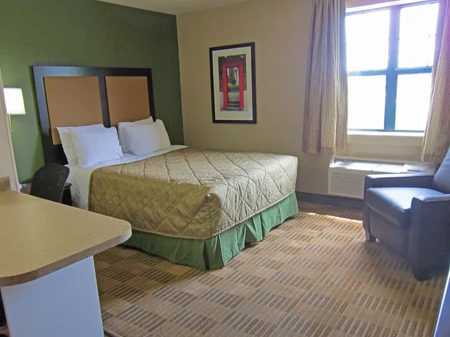 غرفة بسرير كينج بمطبخ لذوي الإعاقة، Studio 6 Corporate Extended Stay Rochester Henrietta NY 4/10
