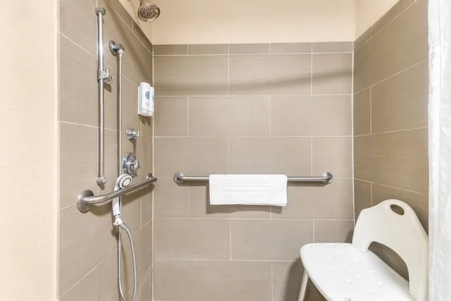 غرفة بسريرين كوين لذوي الإعاقة، Comfort Inn and Suites Sikeston I-55 8/8