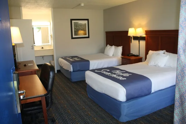 غرفة قياسية بسريرين مزدوجين يُسمح فيها بالحيوانات الأليفة، Days Inn by Wyndham Luray Shenandoah 4/10