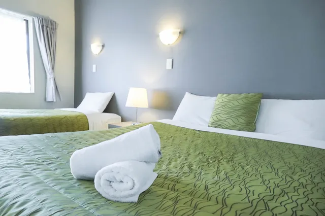 Spa, Family, 2 Queen Beds, Airport Manor Inn 6/10