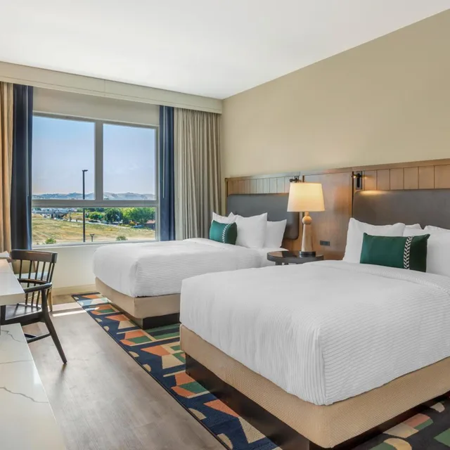 غرفة قياسية بسرير كينج وسريرين كوين، Cambria Hotel Templeton - Paso Robles 2/5