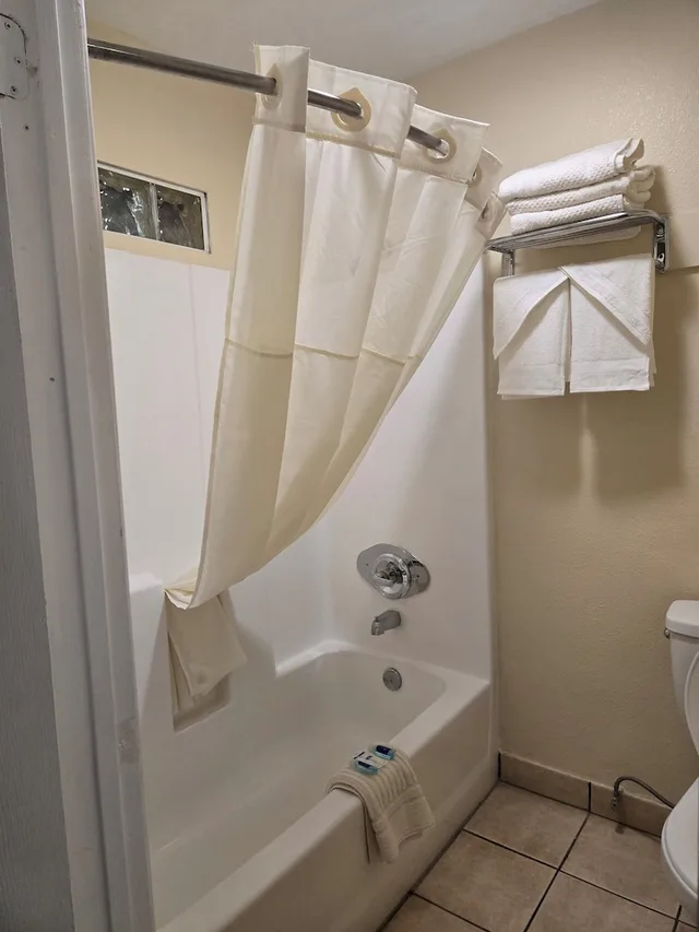 Suite, 1 King and 2 Double Beds, Rodeway Inn & Suites Blythe I-10, CA 8/18