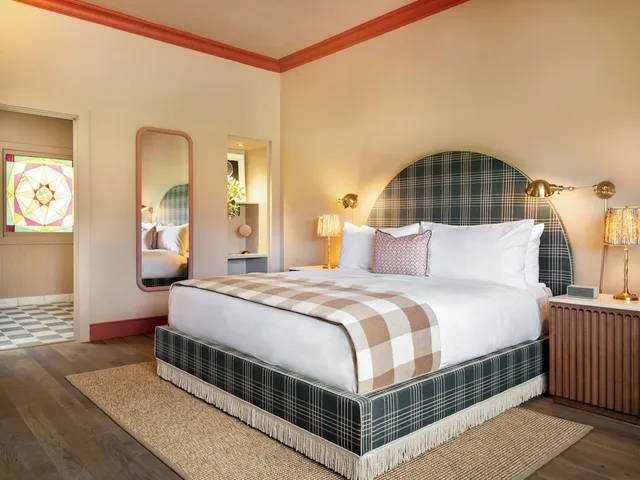 كوخ بسرير كينج مع أريكة، Wine Country Inn 4/7