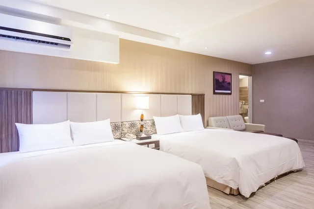 غرفة ديلوكس رباعية بسريرين كوين، Maple Hotel 1/3