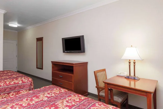 غرفة بسريرين كوين، Howard Johnson By Wyndham Bakersfield CA 4/4