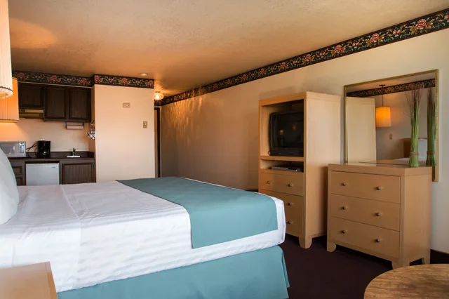 غرفة بسرير كينج بإطلالة على البحر، Hi Tide Oceanfront Inn 1/5