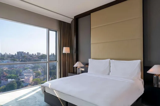 جناح رئاسي بسرير كينج بإطلالة على البحر بشرفة، RADISSON BLU HOTEL & RESIDENCE, MAPUTO 2/7