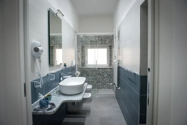 غرفة رباعية بسرير كوين وسريرين منفصلين، B&B Al Centro Storico 6/6