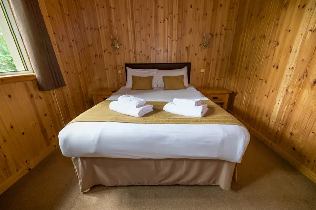 Lodge, Double Bed, Annex، Oyo Loch Ness Drumnadrochit Hotel 2/5