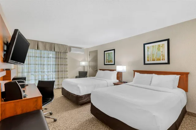 جناح بسريرين كوين، Clarion Hotel & Suites Brandon 1/4