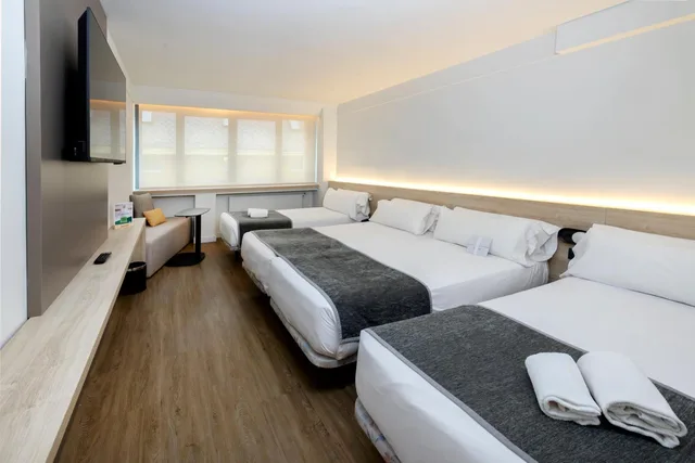 غرفة رباعية بسرير فردي، Hotel Sercotel Delfos Andorra 7/10