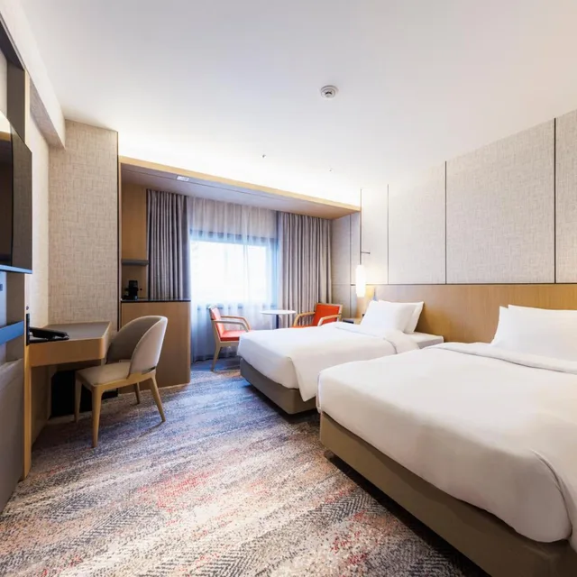 Superior, Twin Beds, Hotel Metropolitan Edmont 1/5