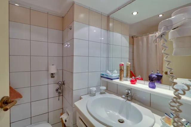 جناح جونيور بسرير كوين بإطلالة جزئية على البحر مع أريكة، Creta Star Hotel - Adults Only 3/5