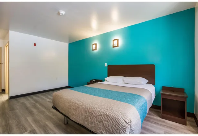 1 Queen Bed - Non-Smoking, Motel6 Smyrna, GA - Atlanta 4/4