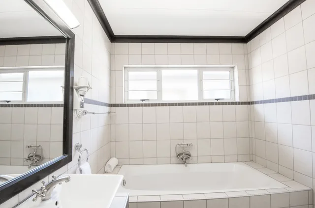 Luxury, Queen Bed, Pool View, Arebbusch Travel Lodge 8/8