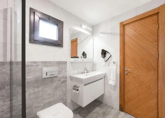 جناح غراند بسريرين منفصلين وسرير كوين مع أريكة، Dorman Suites Hotel 7/8