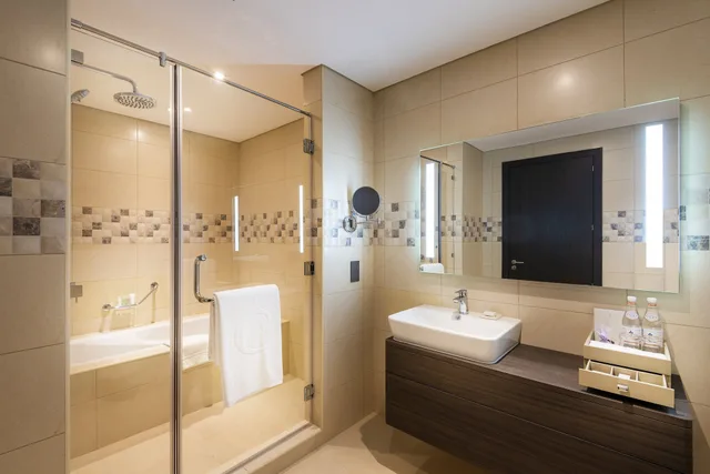 إقامة بسرير كينج بإطلالة على البحر بغرفة نوم واحدة، Centara West Bay Hotel and Residences Doha 4/4