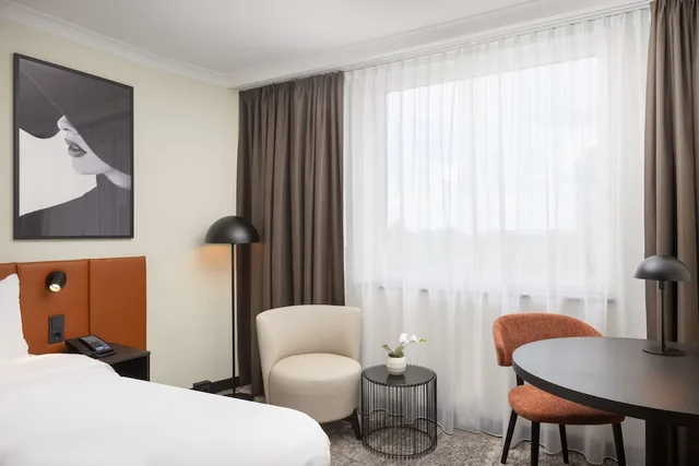 غرفة مفردة، Hilton Duesseldorf 14/28
