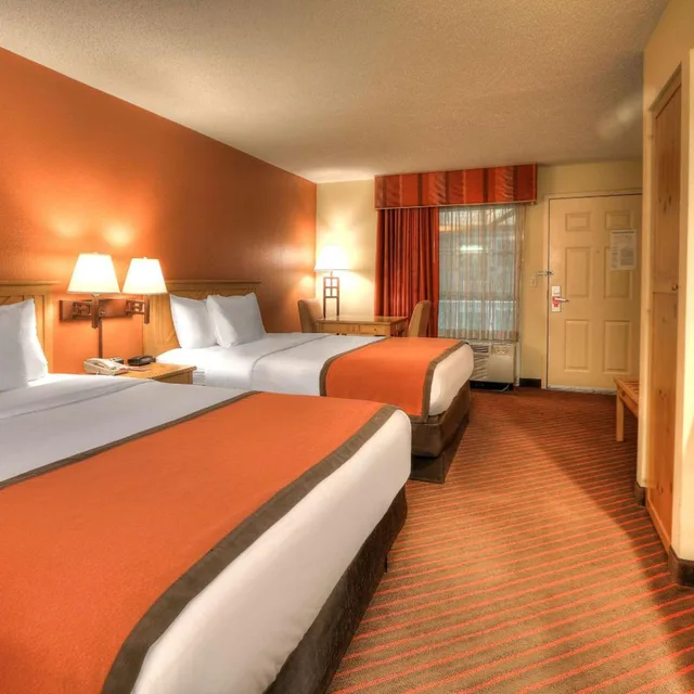 غرفة بسرير كوين، Econo Lodge Pigeon Forge Riverside 2/10