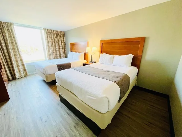 غرفة بسريرين كوين بمطبخ صغير، Hawthorn Extended Stay by Wyndham Ellsworth / Bar Harbor 1/4