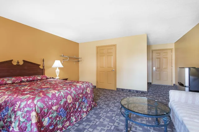 غرفة بسرير كوين لذوي الإعاقة، Knights Inn Hadley 4/6