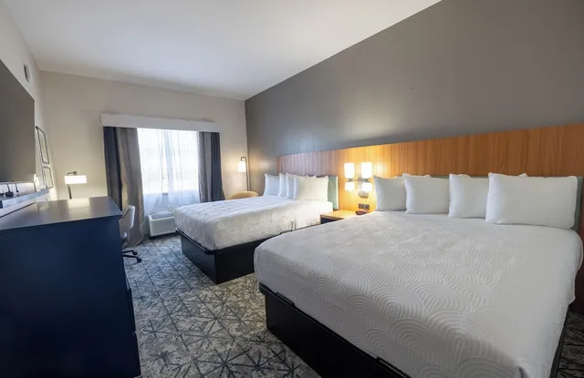 Room, 2 Queen Beds, Accessible, Country Inn & Suites by Radisson, St. Petersburg - Clearwater, FL 2/6