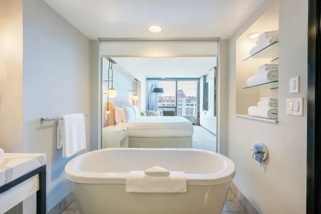 Room, King Bed, Water View, Hotel 1000 Seattle 5/5