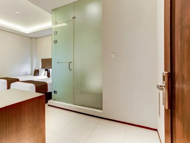 غرفة ديلوكس بسريرين منفصلين، Collection O at Jalan Padma near Legian Beach 5/5