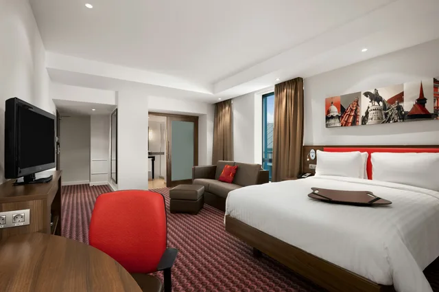 غرفة بسرير كوين مع أريكة، Hampton By Hilton Cluj Napoca 1/4
