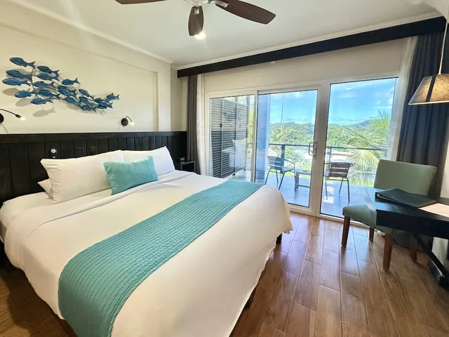 غرفة قياسية بسريرين منفصلين بإطلالة جزئية على البحر، Palau Central Hotel 2/10