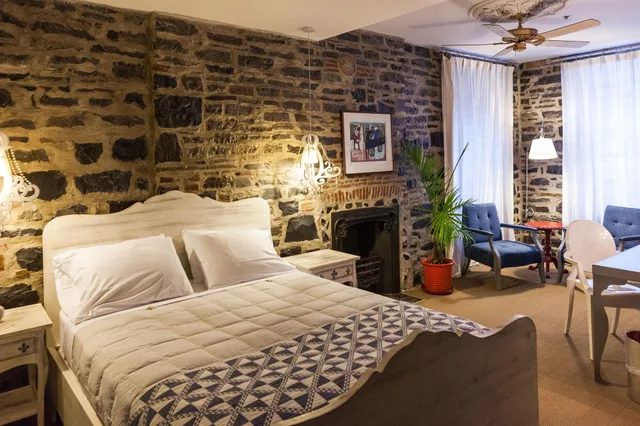 جناح جونيور بإطلالة على المدينة، Auberge Place D Armes 1/3