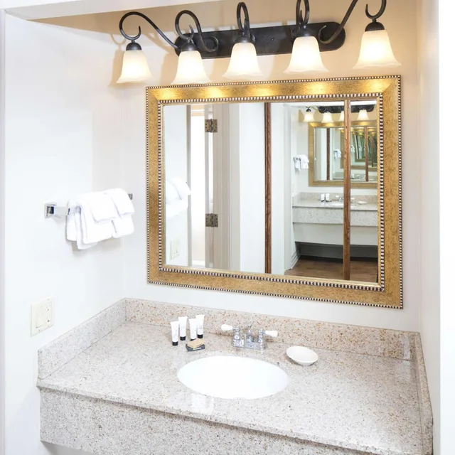 غرفة بريميوم بسرير كينج بشرفة، Red Lion Hotel Boise Downtowner 7/8