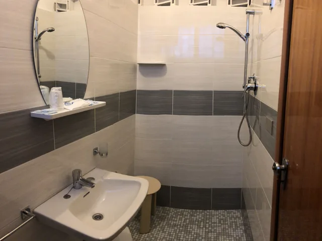 شقة بسرير كوين وسريرين منفصلين بغرفة نوم واحدة، Hotel Wega 1/1