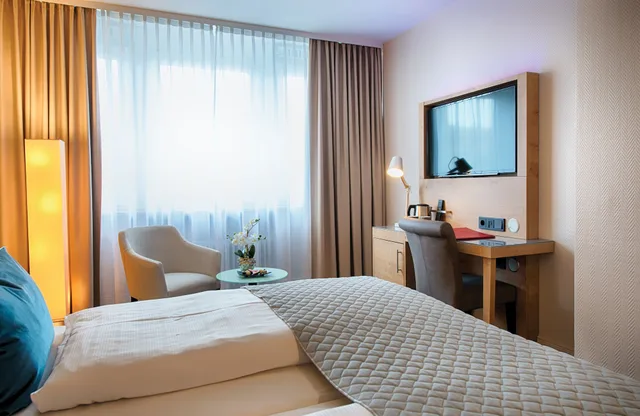 غرفة كومفورت ثلاثية بسريرين منفصلين، Leonardo Hotel Hamburg Elbbruken Ex Gresham Carat Hotel 6/10