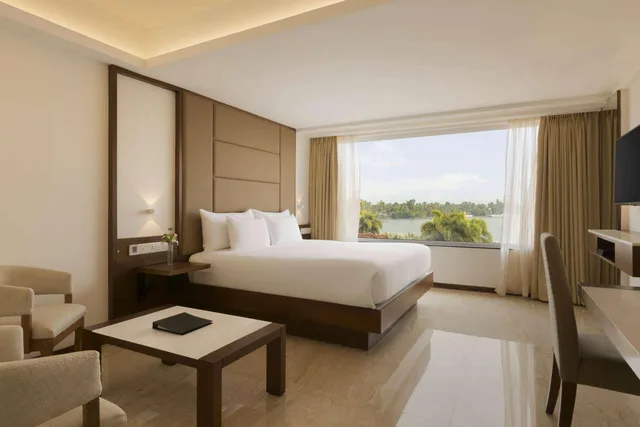 غرفة فاخرة، Ramada Resort by Wyndham Kochi 1/1