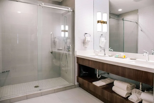Suite, 2 Queen Beds, Haywood Park Hotel, Ascend Hotel Collection 4/4